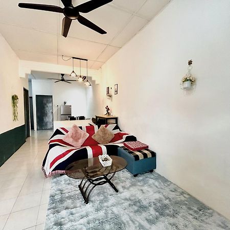 Entire Cozy Home 16 • 3 Bedroom @ Alma Букит-Мертаджам Экстерьер фото